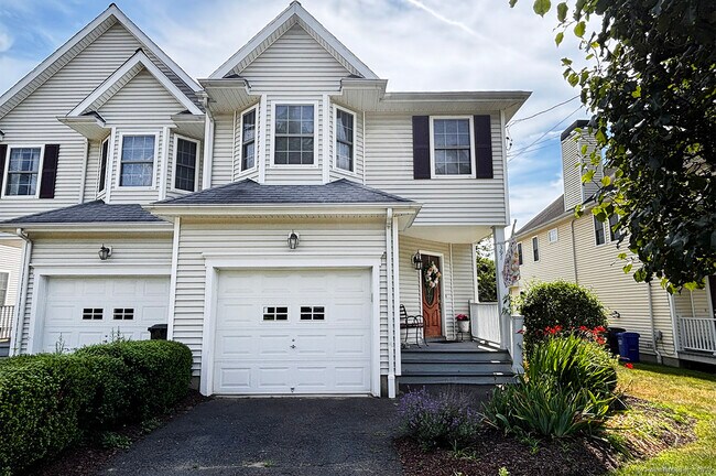 Building Photo - 391 S Pine Creek Rd