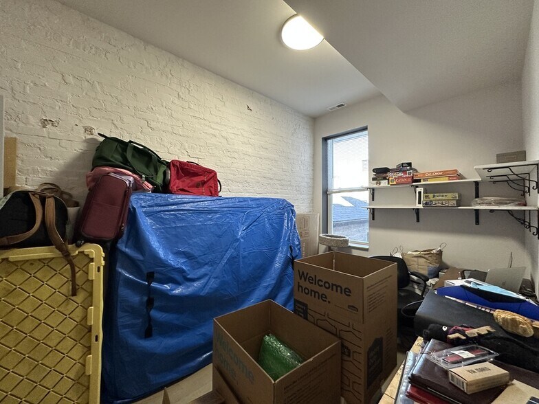 Building Photo - 841 N Mozart St