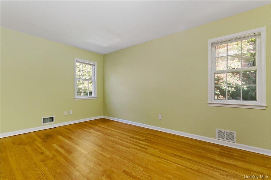 Building Photo - 46 Hemlock Dr