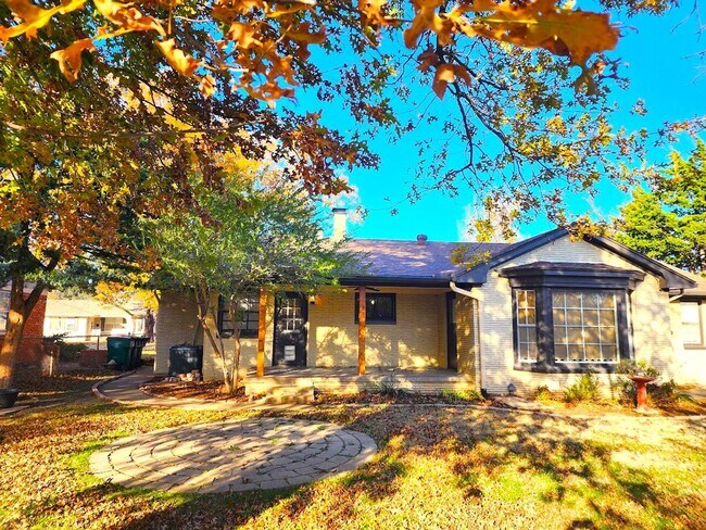 Building Photo - 2 Bed 1.5 Bath 1 Car Garage in the GRADY MUSGRAVE LAKESIDE Addition