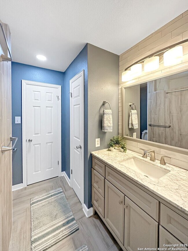 Building Photo - A beautifully remodeled 3-bedroom 2.5-bath...