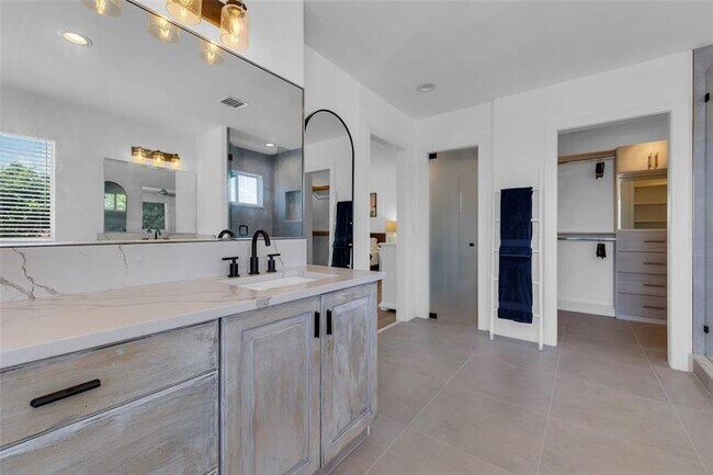 Building Photo - 4601 Bougainvilla Dr