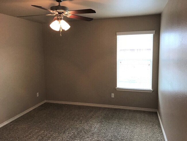 Building Photo - 4601 Skyflower Ln