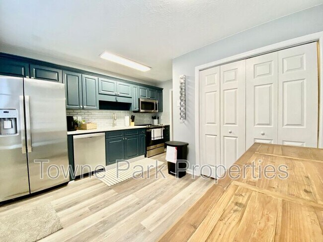 Building Photo - 549 Edgecliff Ln
