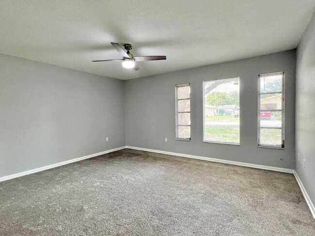 Building Photo - **Affordable Rental home in Silver Springs...