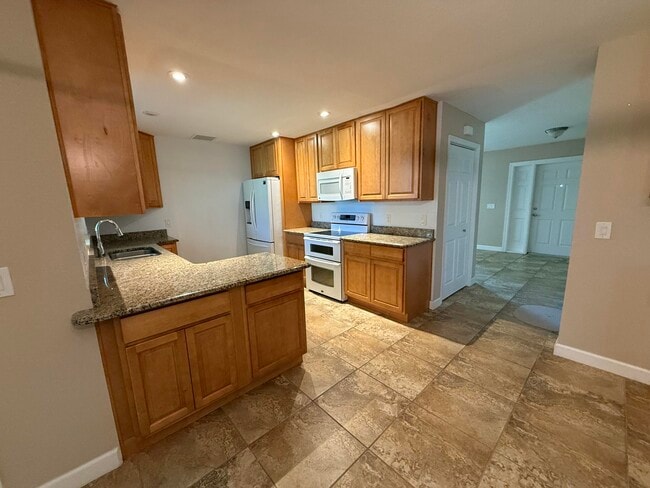 Building Photo - 1143 SE Sabina Ln