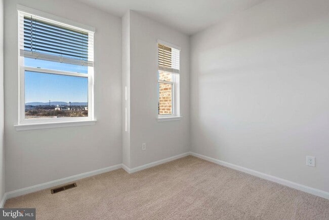 Building Photo - 331 Ensemble Wy