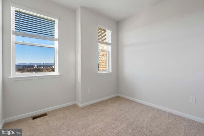 Building Photo - 876 Amity St