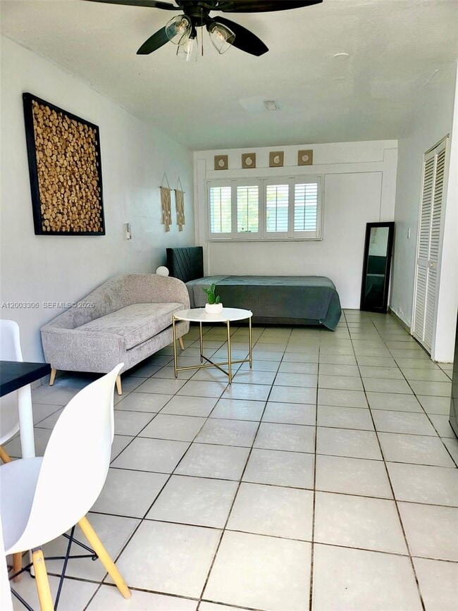 Building Photo - 3405 W Lake Pl