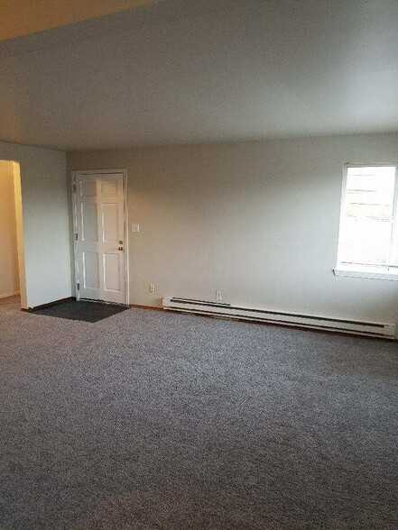 Indoor Entry/Livingroom - 4195 Gilman Ave W