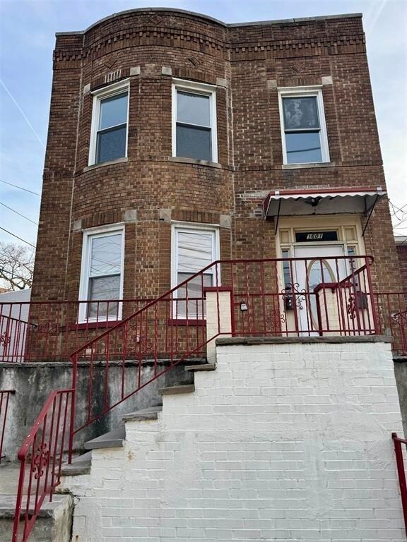 Building Photo - 1601 Union Turnpike