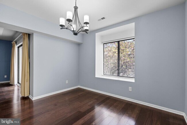 Building Photo - 6 Mullingar Ct