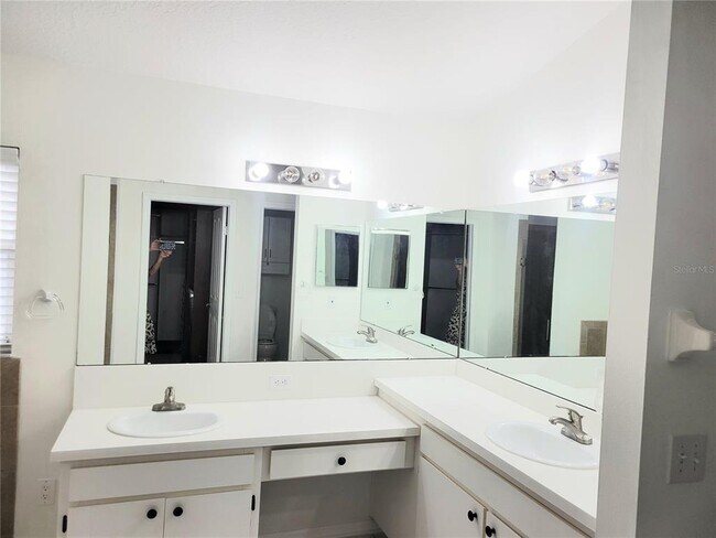 Building Photo - 2011 Cattleman Dr