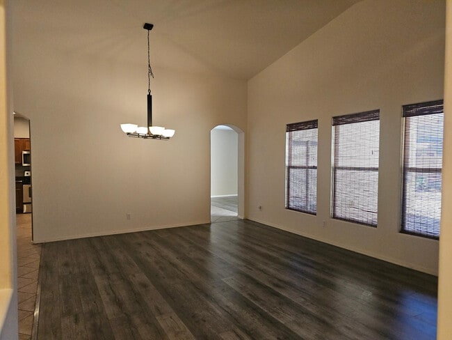 Building Photo - 18515 W Caribbean Ln