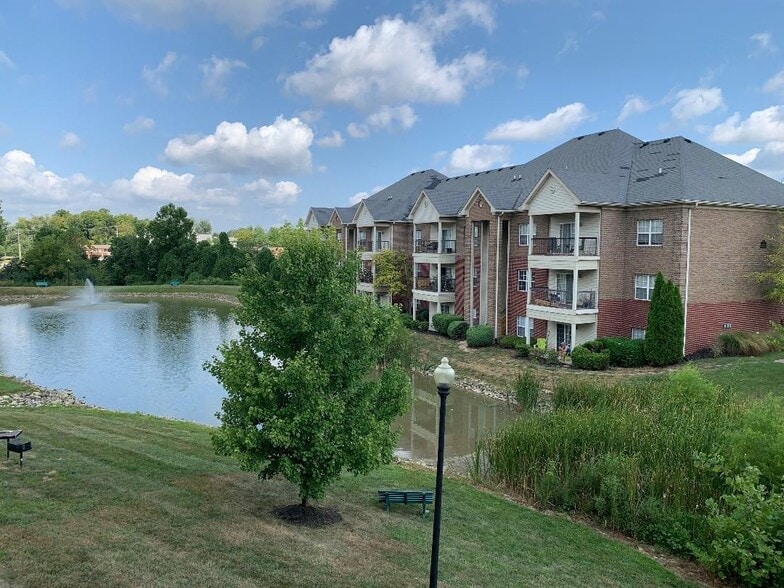 Primary Photo - Blankenbaker Crossings Apartment Homes