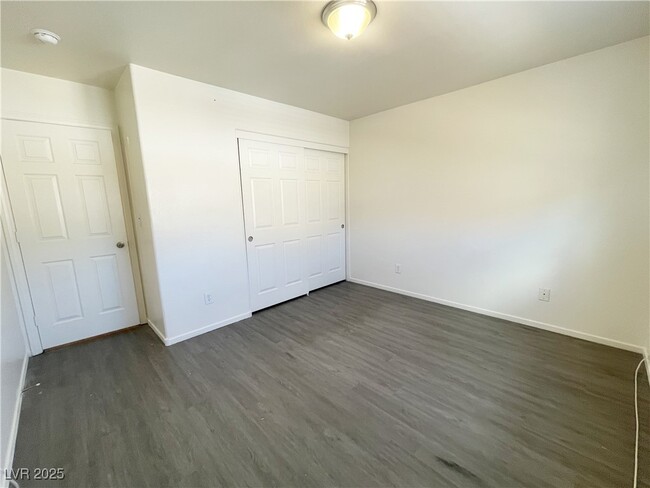 Building Photo - 1836 N Luna Alegre St