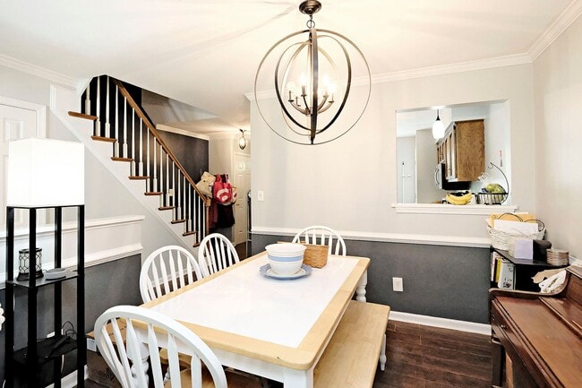 Building Photo - Small Pet-Friendly Forest Lakes North Townhome