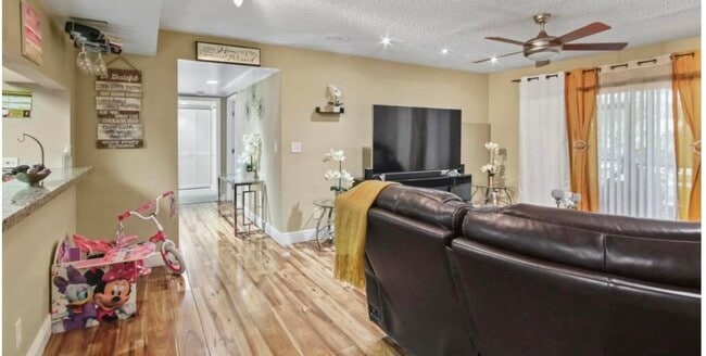 Building Photo - 7507 Greenlake Way
