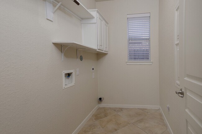 Building Photo - 138 Oriel Oaks Cir