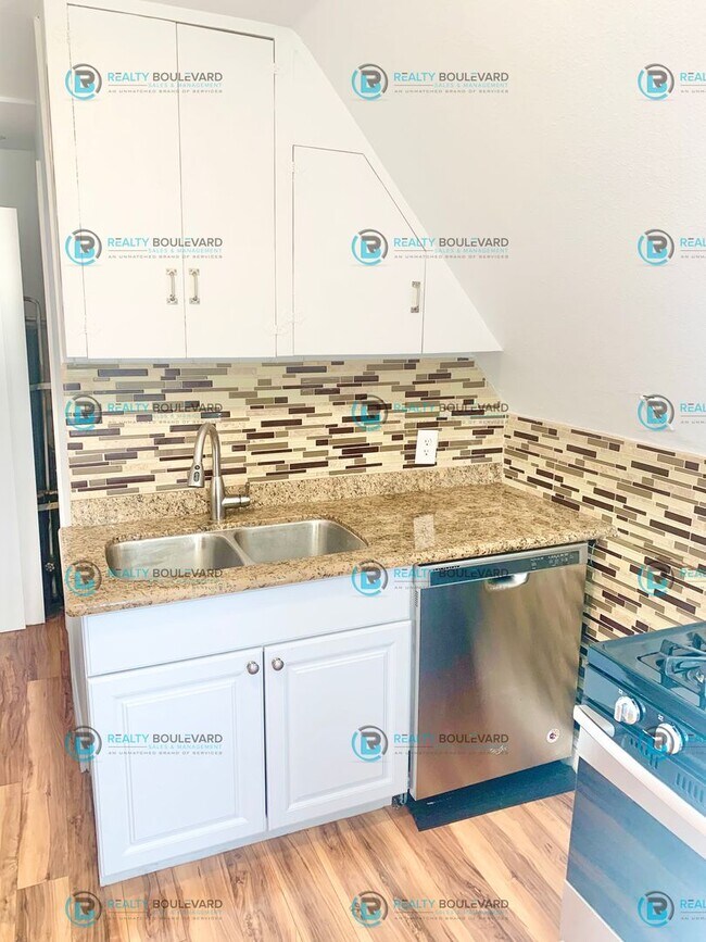 Building Photo - 1/2 Month Free!! 1 Bedroom 1 Bath - Cozy & Convenient Living close to UNR, Downtown Reno and Free...