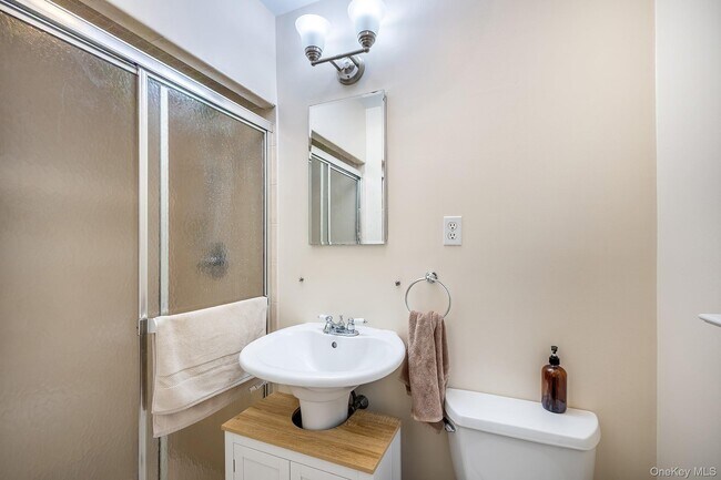 Building Photo - 11 Latonia Rd