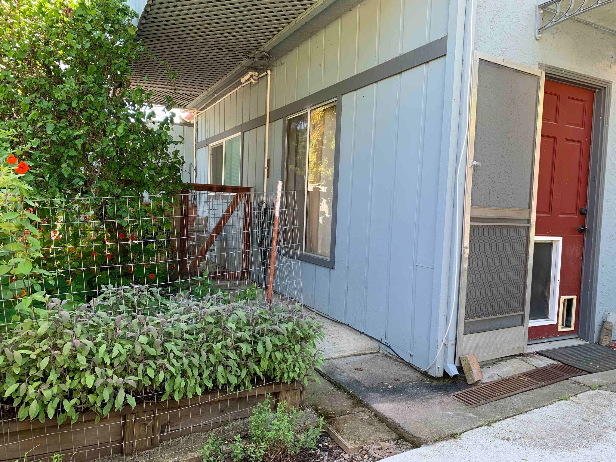 Building Photo - 945 Midpine Way