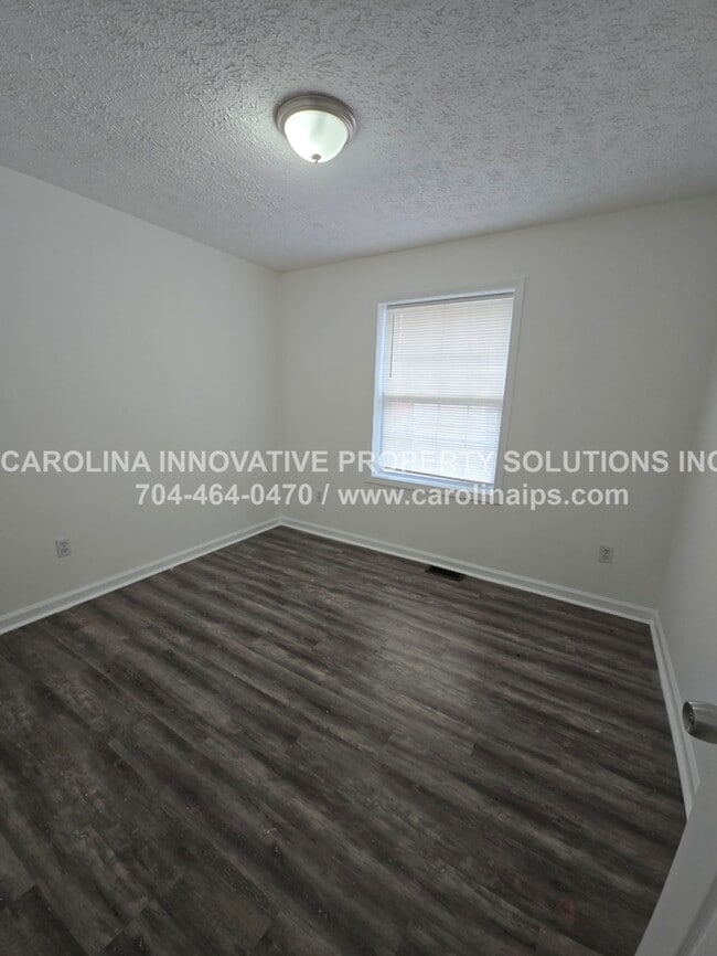 Building Photo - 1409 Tinnin Ave