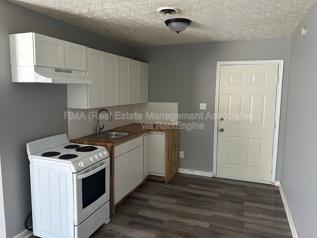 Building Photo - 217 W Quilly St