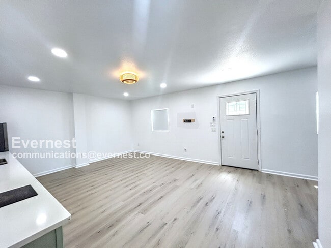 Building Photo - 1404 Rivas St