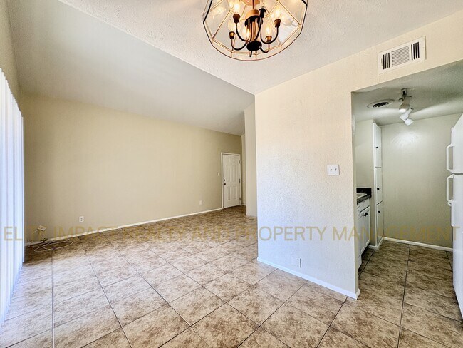 Building Photo - 1620 N Wilmot Rd