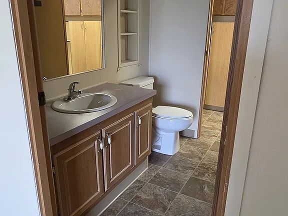 Building Photo - "Charming 4-Bedroom Retreat with Cozy Fireplace in Woodburn – 1900 Sq Ft of Comfort!"