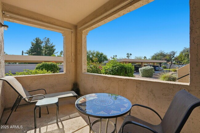 Building Photo - 9708 E Vía Linda