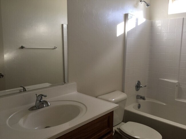 Building Photo - 4483 N Miner Rd