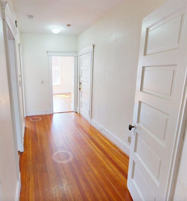 Building Photo - 9/1 No Fee! Sunny 3BR on Brighton/Brookline border