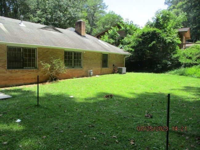 Building Photo - 2032 Rector Dr SW