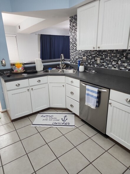 Building Photo - 224 Island Cove Ct