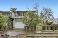 Building Photo - COming Soon! Charming & Convenient Living in Southeast Portland!