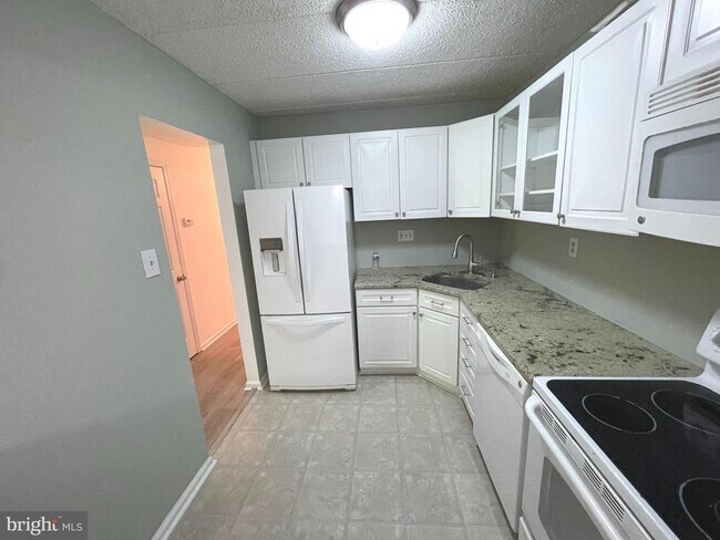 Building Photo - 62 Le Forge Ct