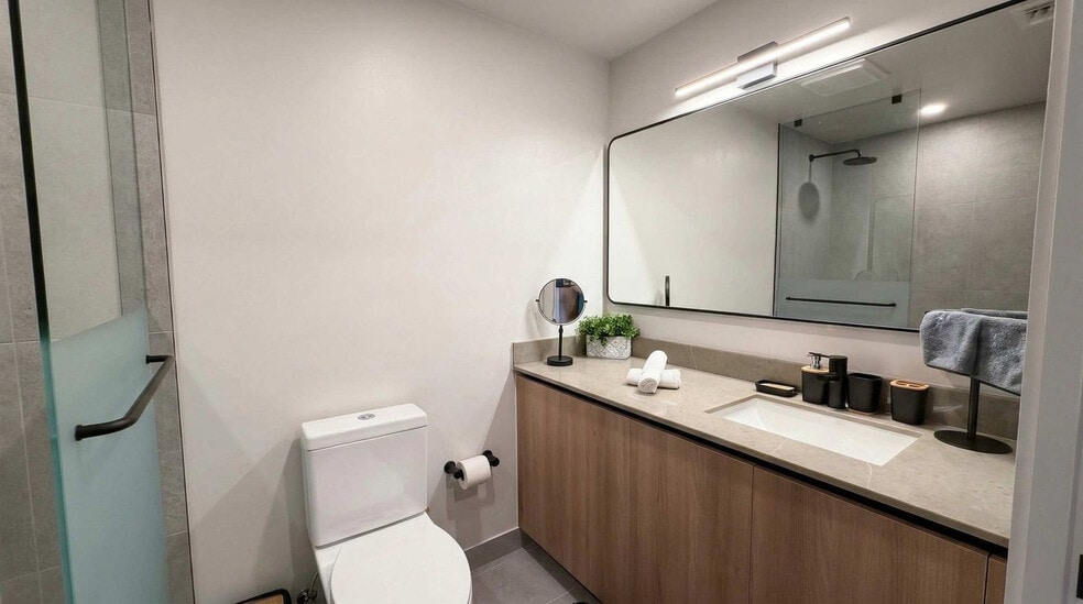 Building Photo - 121 NE 5th St