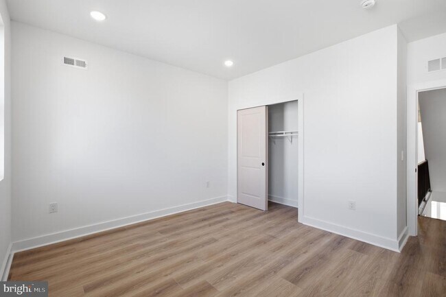 Building Photo - 2126 N Percy St