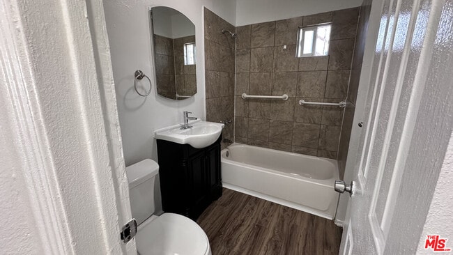 Building Photo - 1709 W 70th St