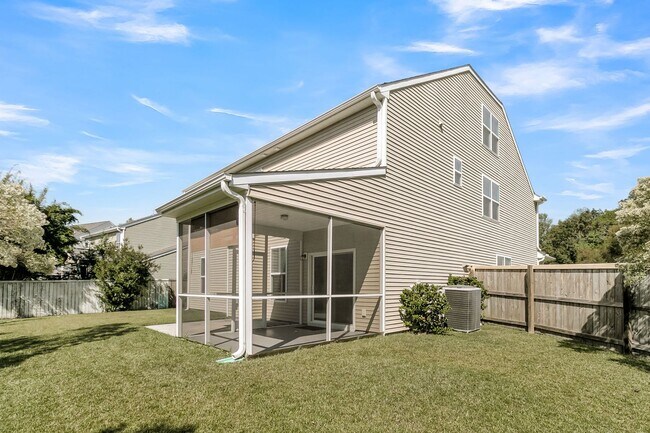 Building Photo - 5 Bedroom 3 Bath Home Located in Sophia Landing in Goose Creek