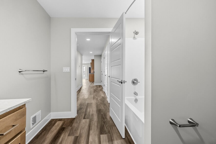 Building Photo - 172 E Gardner St