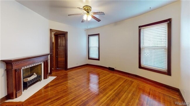 Building Photo - 558 Breckenridge St