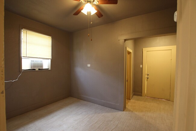 Building Photo - Tenneha Ave N 1535/1537