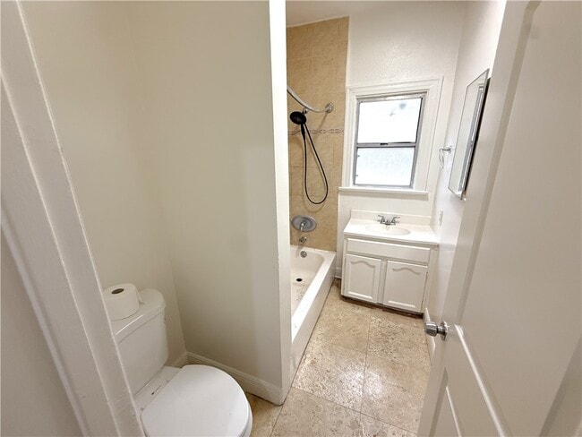 Building Photo - 3921 Walton Ave