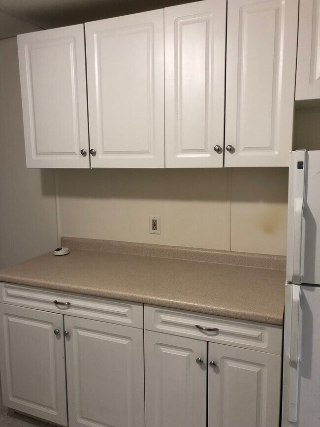 Building Photo - 3901 W Ridge Rd