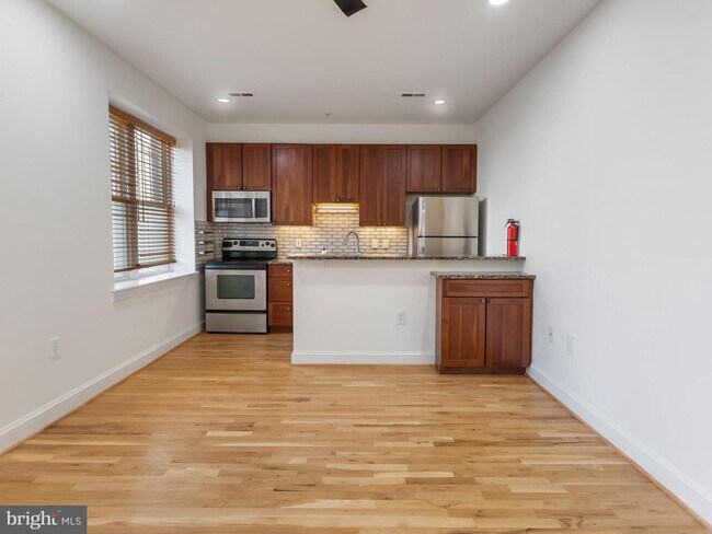 Building Photo - 1417 Chapin St NW