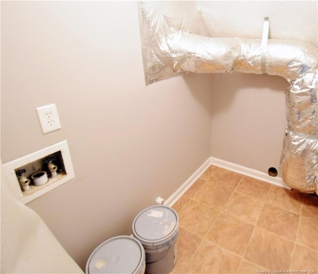 Building Photo - 211 Livermore Dr