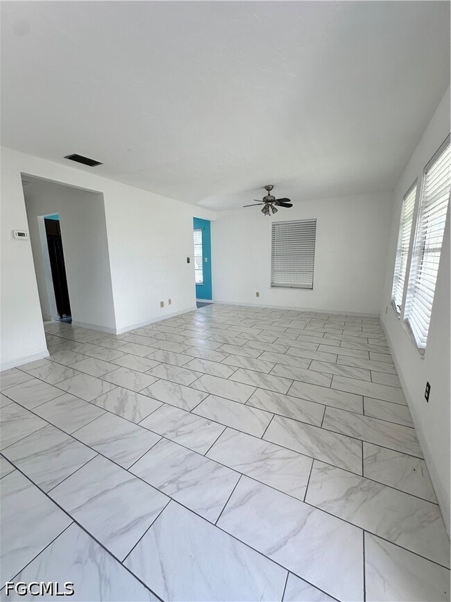 Building Photo - 10 Tangerine Ct